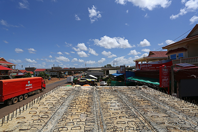 柬埔寨5号公路扩建工程施工进展情况