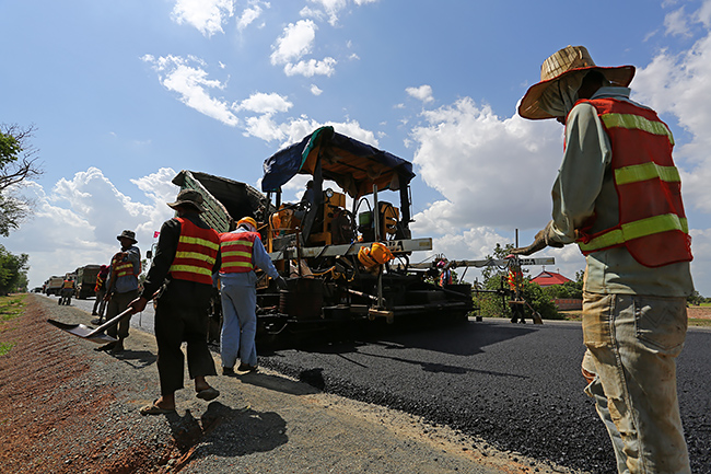 柬埔寨6号公路改建工程施工进展情况